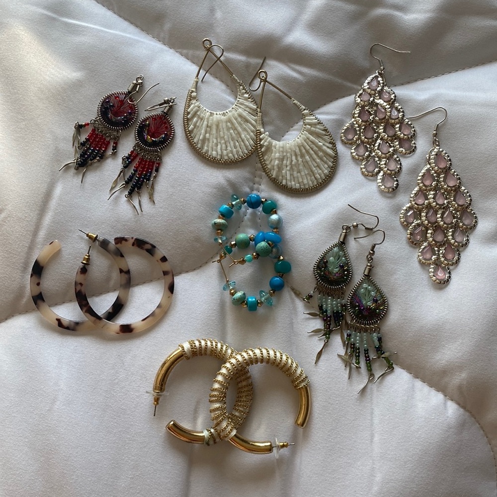BUNDLED 7 PAIRS OF BEAUTIFUL EARRINGS!
